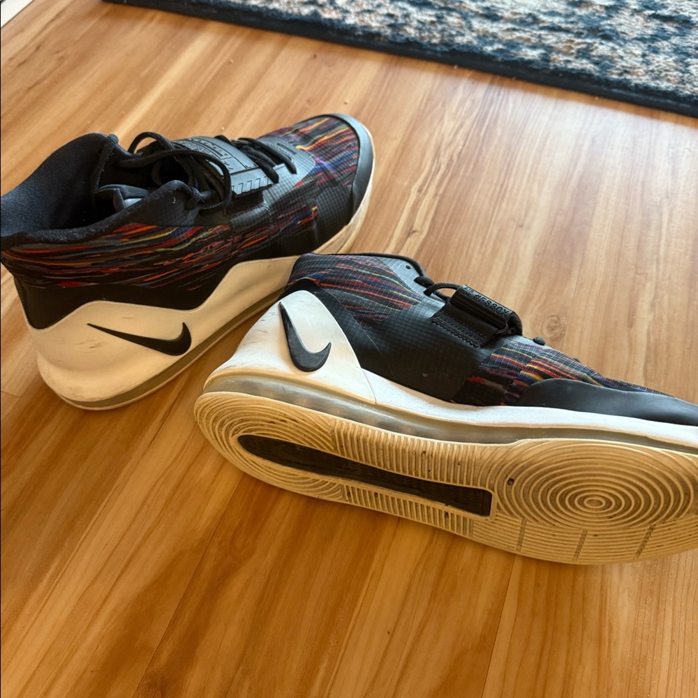 Size 13 Nike men’s basketball sneakers (used)